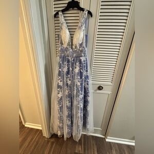 Hebeo A-Line/Princess V-neck Floor-Length Tulle Sleeveless Applique Dresses -NWT